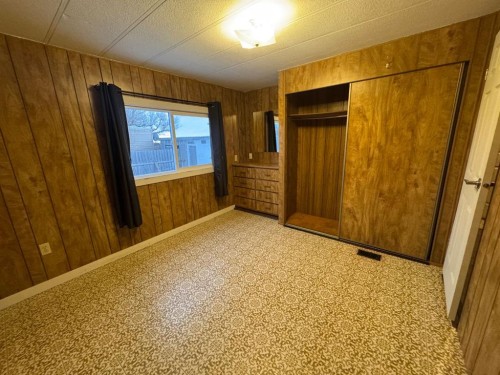 404 10 St, Fort Macleod, AB - Indoor Photo Showing Other Room