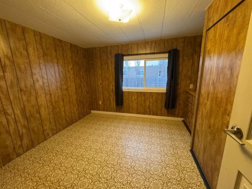 404 10 St, Fort Macleod, AB - Indoor Photo Showing Other Room