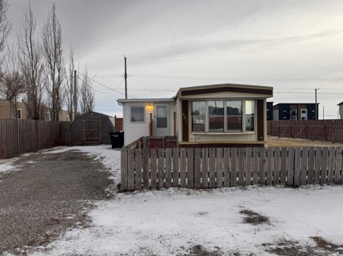 404 10 St, Fort Macleod, AB - Outdoor