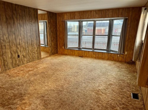 404 10 St, Fort Macleod, AB - Indoor Photo Showing Other Room