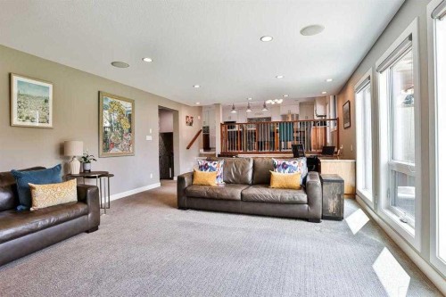 234 Mcmaster Boulevard West, Lethbridge, AB - Indoor Photo Showing Living Room