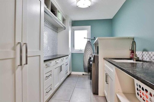 234 Mcmaster Boulevard West, Lethbridge, AB - Indoor Photo Showing Kitchen