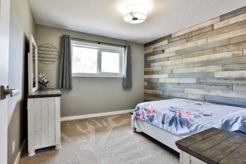 234 Mcmaster Boulevard West, Lethbridge, AB - Indoor Photo Showing Bedroom
