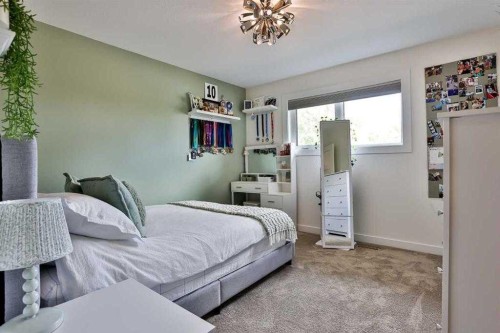 234 Mcmaster Boulevard West, Lethbridge, AB - Indoor Photo Showing Bedroom