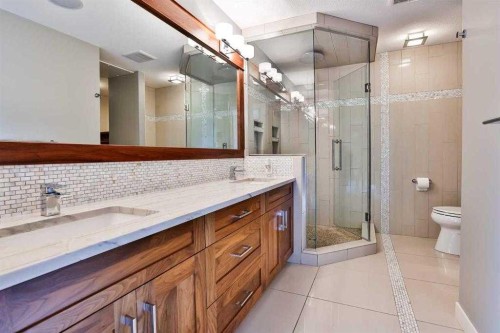 234 Mcmaster Boulevard West, Lethbridge, AB - Indoor Photo Showing Bathroom