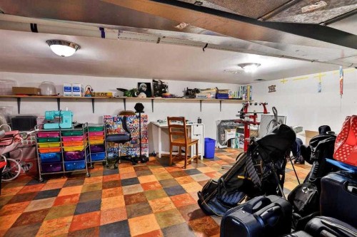 234 Mcmaster Boulevard West, Lethbridge, AB - Indoor