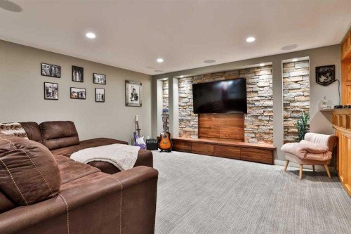 234 Mcmaster Boulevard West, Lethbridge, AB - Indoor