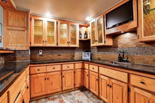 234 Mcmaster Boulevard West, Lethbridge, AB - Indoor Photo Showing Kitchen