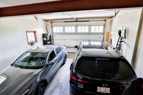 234 Mcmaster Boulevard West, Lethbridge, AB - Indoor Photo Showing Garage