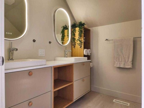 308 7A Avenue South, Lethbridge, AB - Indoor Photo Showing Bathroom