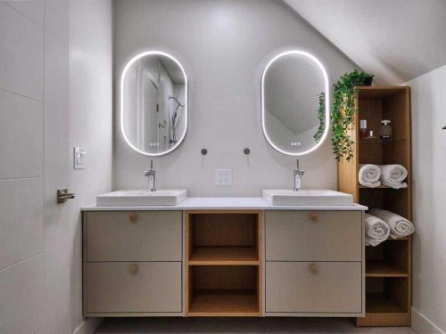 308 7A Avenue South, Lethbridge, AB - Indoor Photo Showing Bathroom