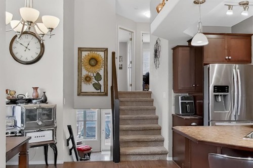 645 Silkstone Point West, Lethbridge, AB - Indoor Photo Showing Kitchen