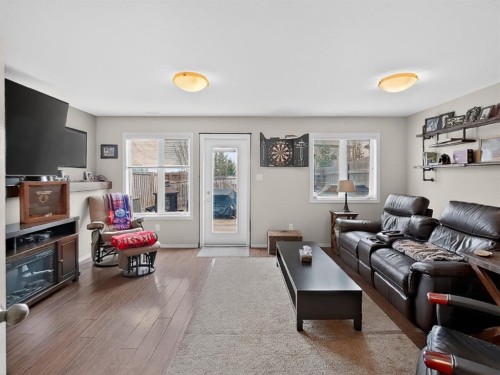 645 Silkstone Point West, Lethbridge, AB - Indoor Photo Showing Living Room