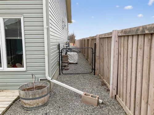 645 Silkstone Point West, Lethbridge, AB - Outdoor With Exterior