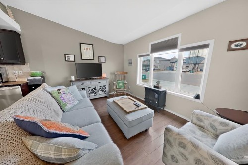 645 Silkstone Point West, Lethbridge, AB - Indoor Photo Showing Living Room