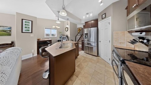 645 Silkstone Point West, Lethbridge, AB - Indoor Photo Showing Kitchen