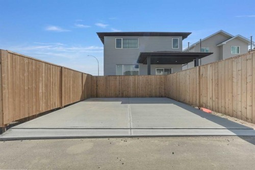 282 Caribou Way North, Lethbridge, AB 