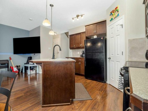 757 Silkstone Close West, Lethbridge, AB - Indoor Photo Showing Kitchen