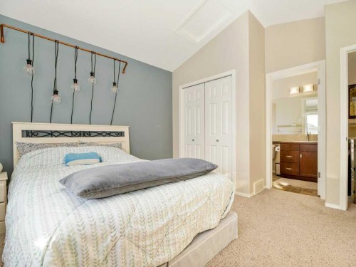 757 Silkstone Close West, Lethbridge, AB - Indoor Photo Showing Bedroom