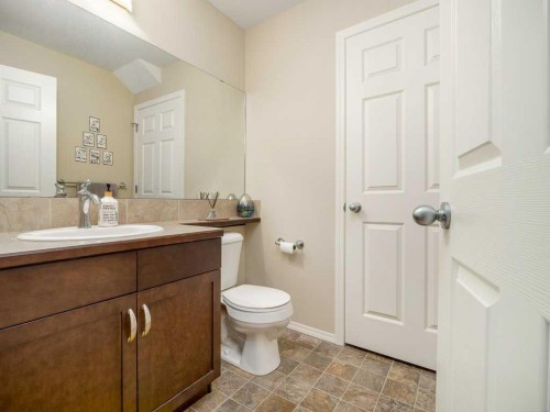 757 Silkstone Close West, Lethbridge, AB - Indoor Photo Showing Bathroom