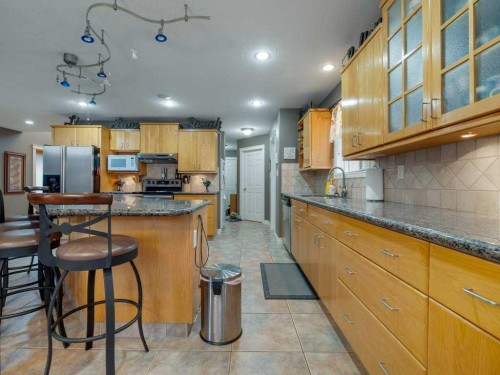 145 Canyon Close West, Lethbridge, AB - Indoor Photo Showing Kitchen
