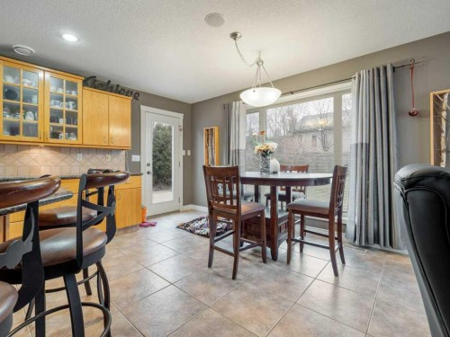 145 Canyon Close West, Lethbridge, AB - Indoor Photo Showing Dining Room