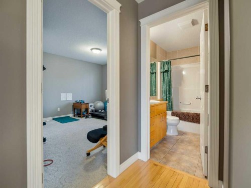 145 Canyon Close West, Lethbridge, AB - Indoor Photo Showing Bathroom