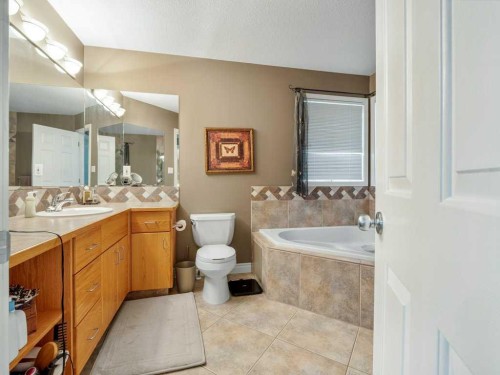 145 Canyon Close West, Lethbridge, AB - Indoor Photo Showing Bathroom
