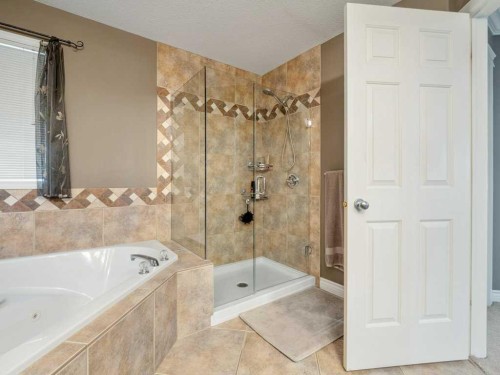 145 Canyon Close West, Lethbridge, AB - Indoor Photo Showing Bathroom