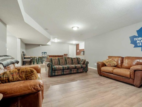 145 Canyon Close West, Lethbridge, AB - Indoor Photo Showing Living Room