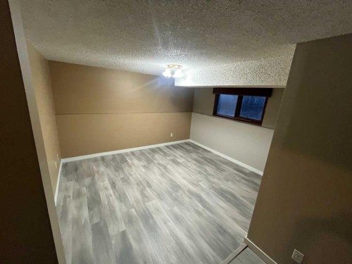 88 Cayuga Crescent West, Lethbridge, AB - Indoor Photo Showing Other Room