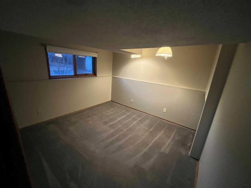 88 Cayuga Crescent West, Lethbridge, AB - Indoor Photo Showing Other Room