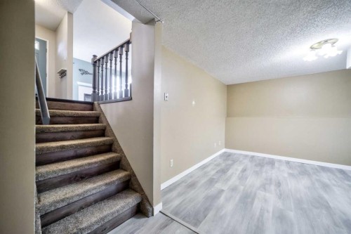 88 Cayuga Crescent West, Lethbridge, AB - Indoor Photo Showing Other Room