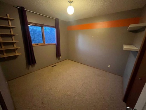 88 Cayuga Crescent West, Lethbridge, AB - Indoor Photo Showing Other Room