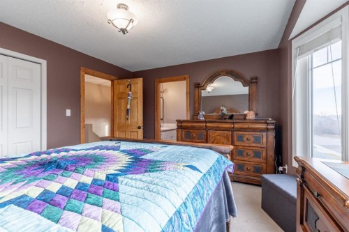 583 8 Avenue West, Cardston, AB - Indoor Photo Showing Bedroom