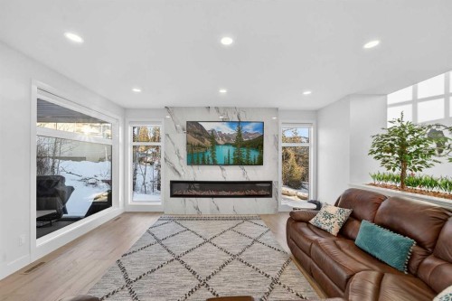 70 Kananaskis Drive, Coleman, AB - Indoor Photo Showing Living Room