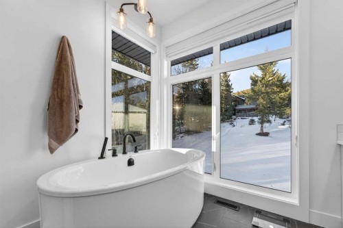 70 Kananaskis Drive, Coleman, AB - Indoor Photo Showing Bathroom