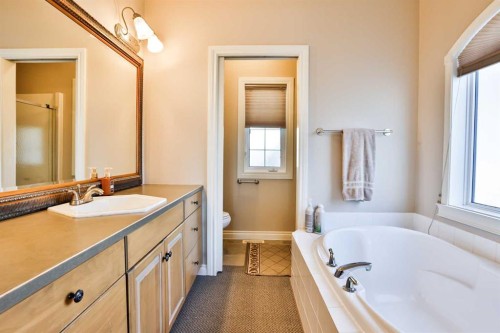 25 S 50 W, Raymond, AB - Indoor Photo Showing Bathroom