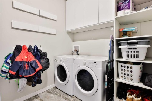 128 Cabot Landing West, Lethbridge, AB - Indoor Photo Showing Laundry Room