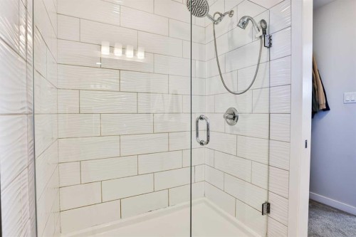 128 Cabot Landing West, Lethbridge, AB - Indoor Photo Showing Bathroom