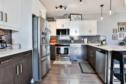 128 Cabot Landing West, Lethbridge, AB - Indoor Photo Showing Kitchen With Upgraded Kitchen