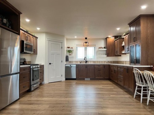 92008 Range Road 195, Rural Lethbridge County, AB - Indoor Photo Showing Kitchen With Stainless Steel Kitchen With Upgraded Kitchen