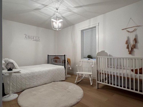 92008 Range Road 195, Rural Lethbridge County, AB - Indoor Photo Showing Bedroom