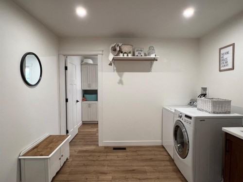 92008 Range Road 195, Rural Lethbridge County, AB - Indoor Photo Showing Laundry Room