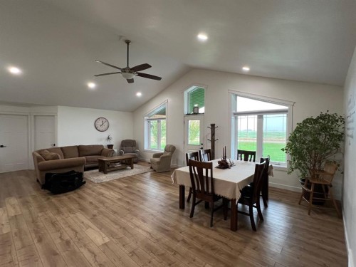 92008 Range Road 195, Rural Lethbridge County, AB - Indoor