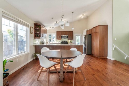 609 Sunridge Crescent West, Lethbridge, AB - Indoor Photo Showing Dining Room