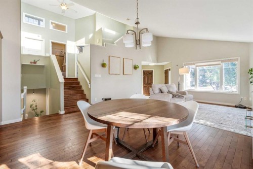 609 Sunridge Crescent West, Lethbridge, AB - Indoor Photo Showing Dining Room