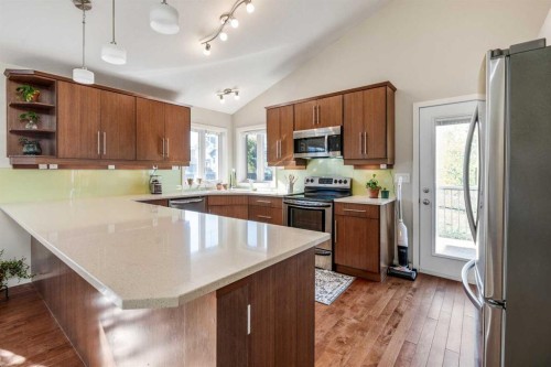 609 Sunridge Crescent West, Lethbridge, AB - Indoor Photo Showing Kitchen With Double Sink
