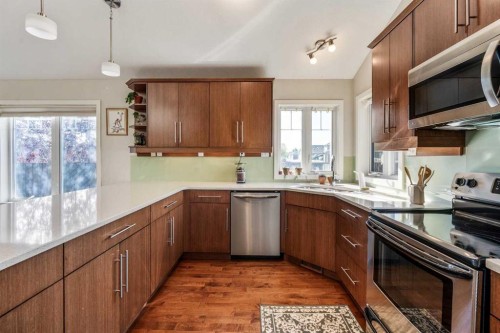 609 Sunridge Crescent West, Lethbridge, AB - Indoor Photo Showing Kitchen