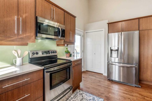 609 Sunridge Crescent West, Lethbridge, AB - Indoor Photo Showing Kitchen